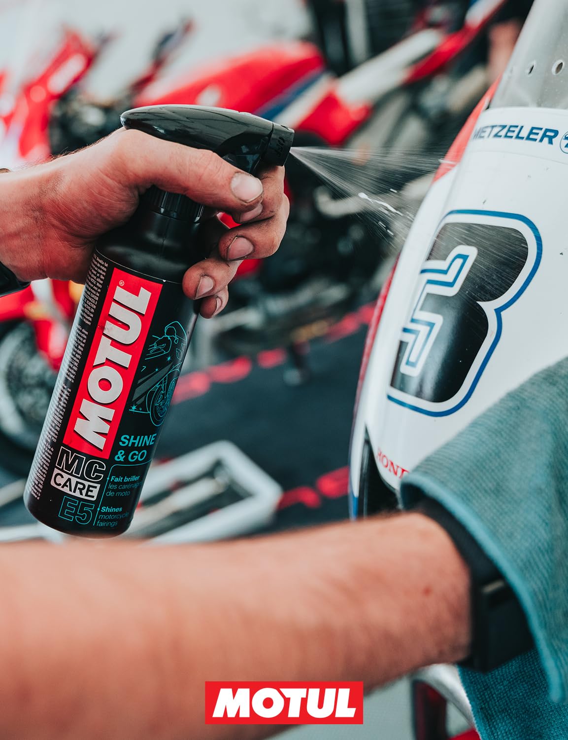 motul-mc-care-e5-shine-go-raviveur-lustreur-plastiques-moto-400-ml image 5