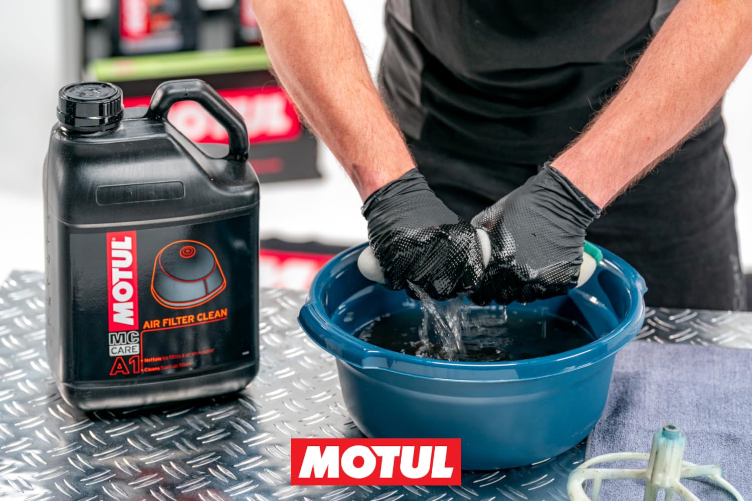 motul-mc-care-a1-air-filter-clean-nettoyant-filtre-air-mousse-5-l image 5